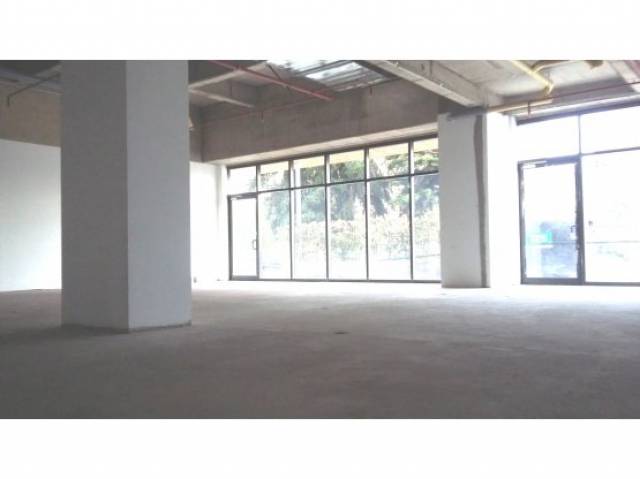 chico navarra local   arriendo 119  m2