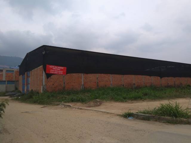 Venta de Lote en Conjunto industrial Las Acacias