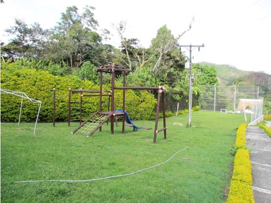 FINCA HOTEL TURÍSTICA EN LA CURVA DEL CEREZO