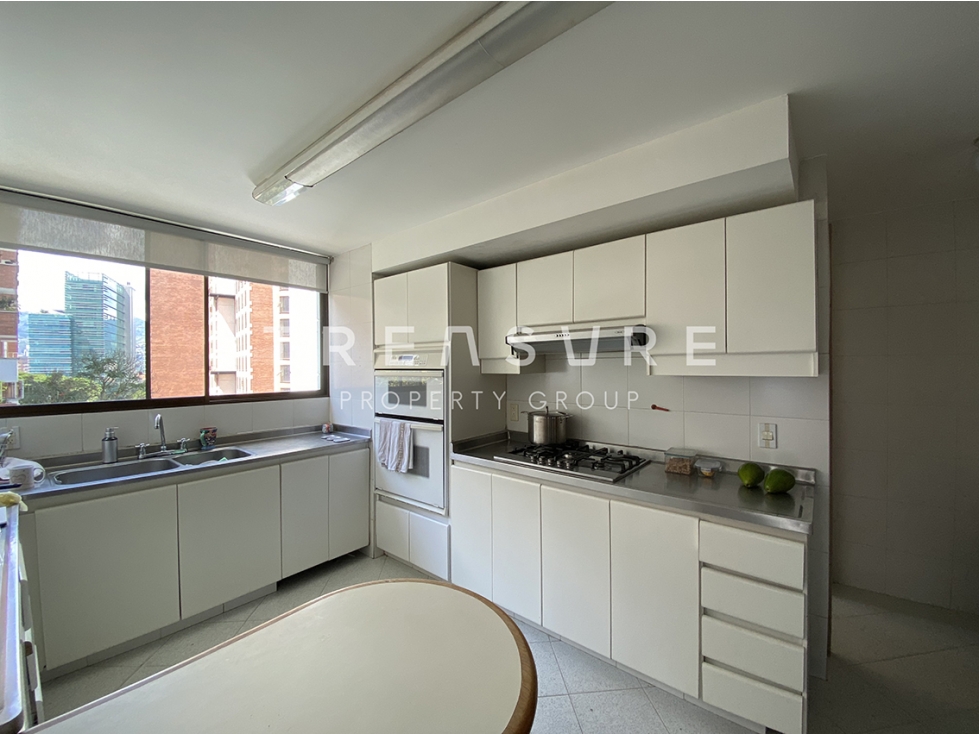 Hermoso y amplio apartamento en exclusivo barrio de El Poblado