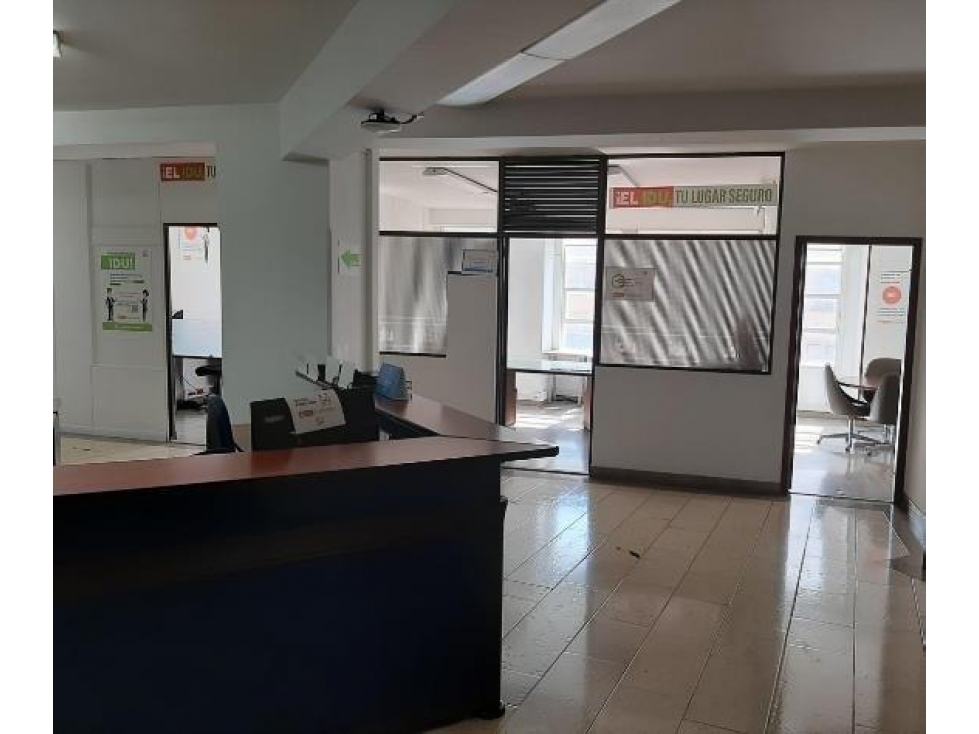 Arriendo Oficina de 2400 mts en el Centro