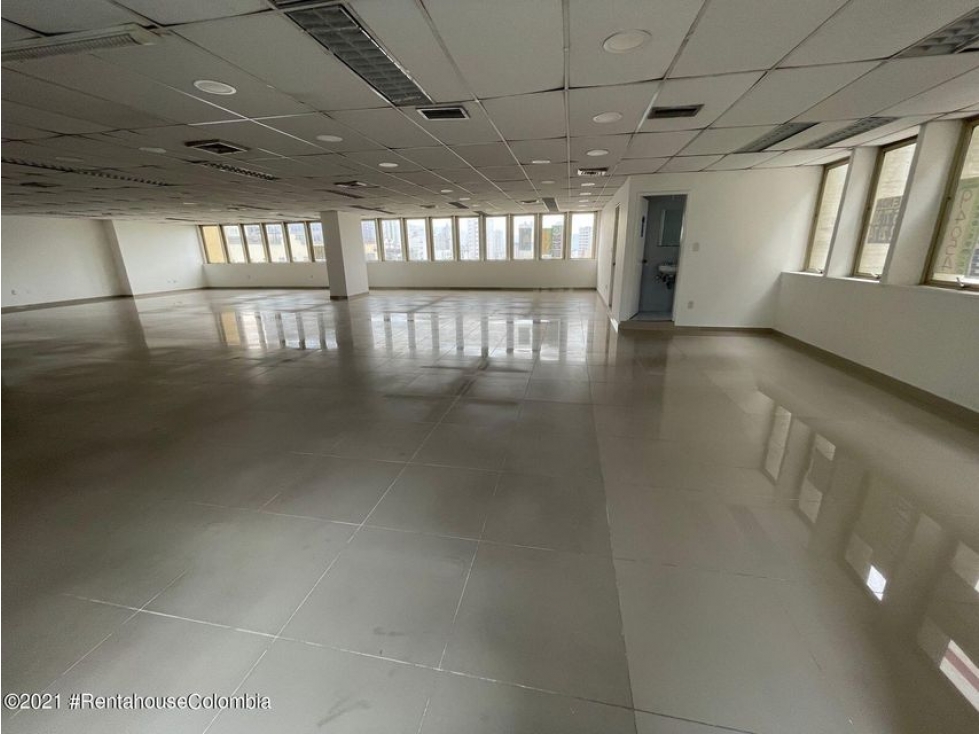 Vendo Comercial en  Centro(Bucaramanga) C.C 22-1496