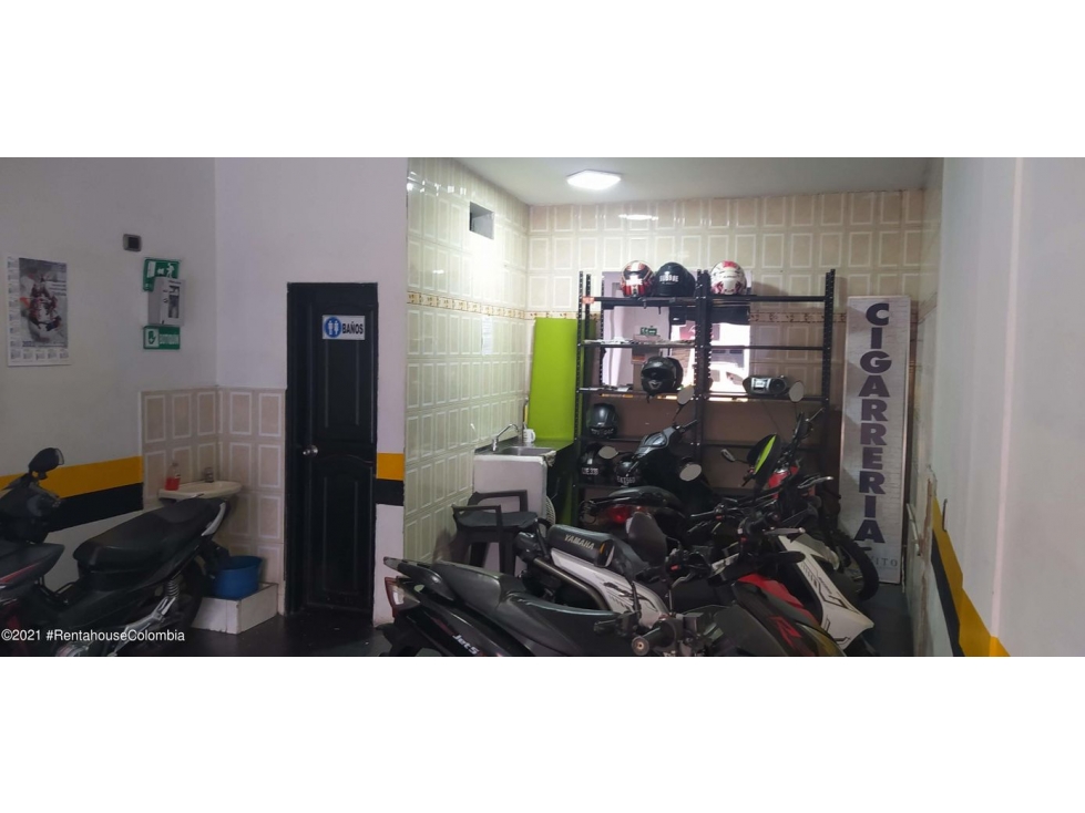 Vendo Comercial en  Centro La Candelaria C.C 22-1512