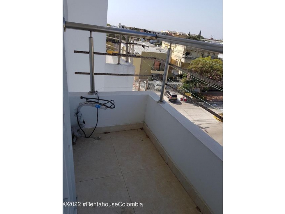 Vendo Apartamento en  Ciudad Jardin C.C 22-2341