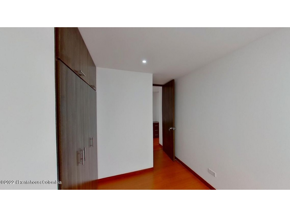 Apartamento en  Centro Fontibon RAH CO: 22-3122