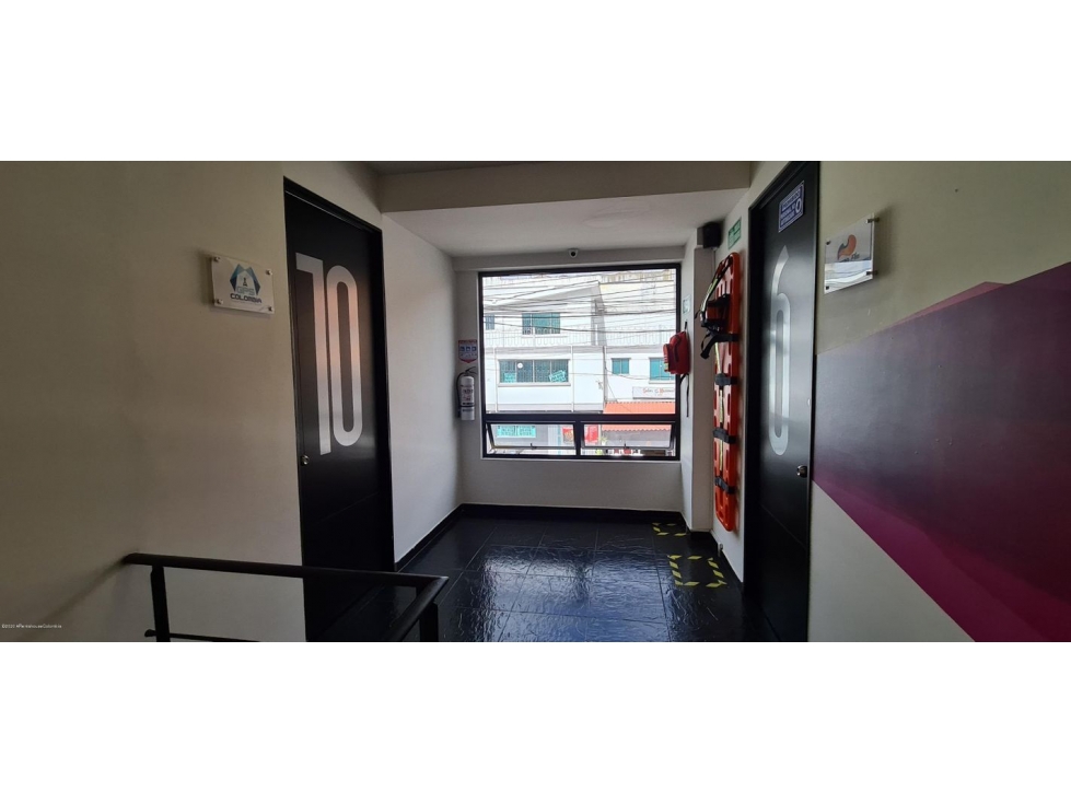 Vendo Comercial en  El Campin(Bogota) C.C 22-1077