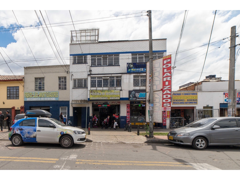 ARRIENDO Y VENDO BODEGA EN EL SIETE DE AGOSTO EN TERCER PISO