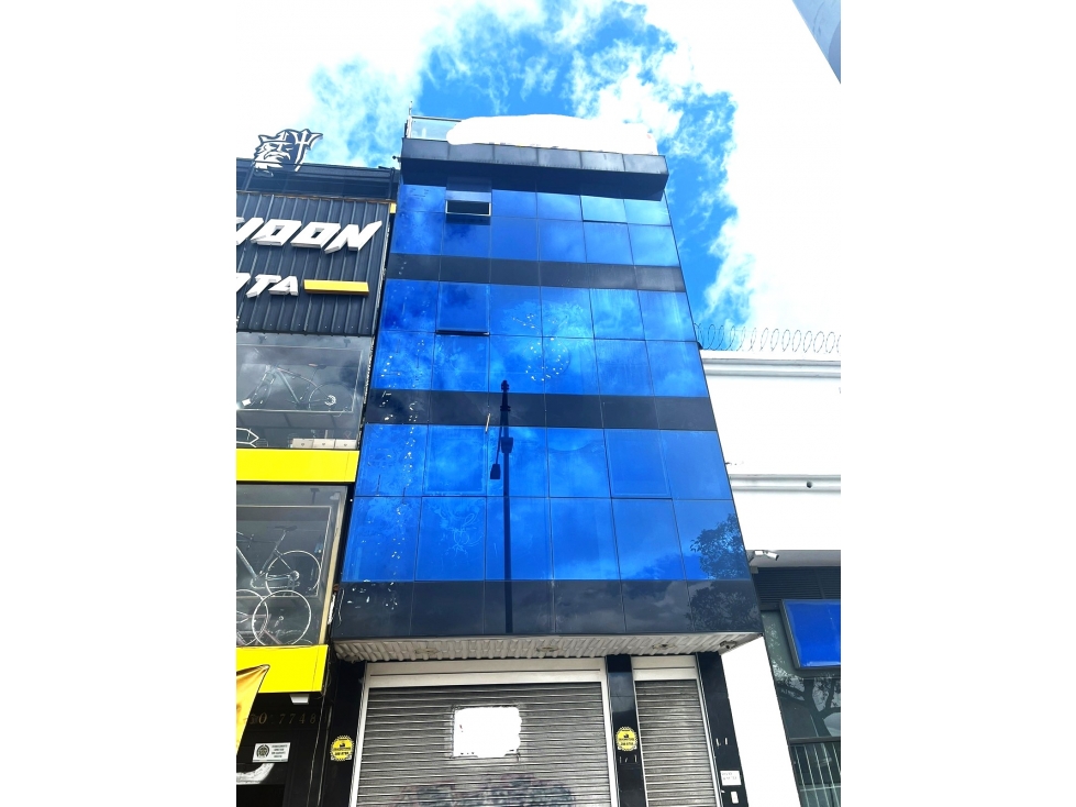 VENTA EDIFICIO COMERCIAL SANTA MONICA. 320 M2