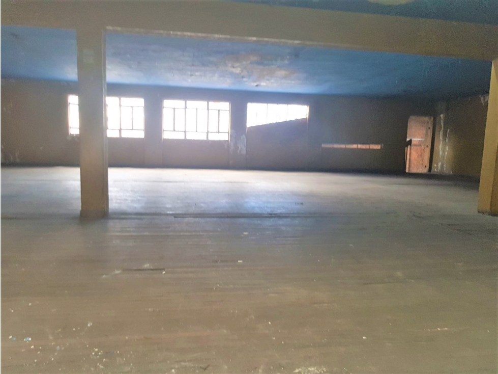 VENTA EDIFICIO, BODEGA O LOTE CONSTRUCCIÓN  LA CAPUCHINA AREA 1432 M2