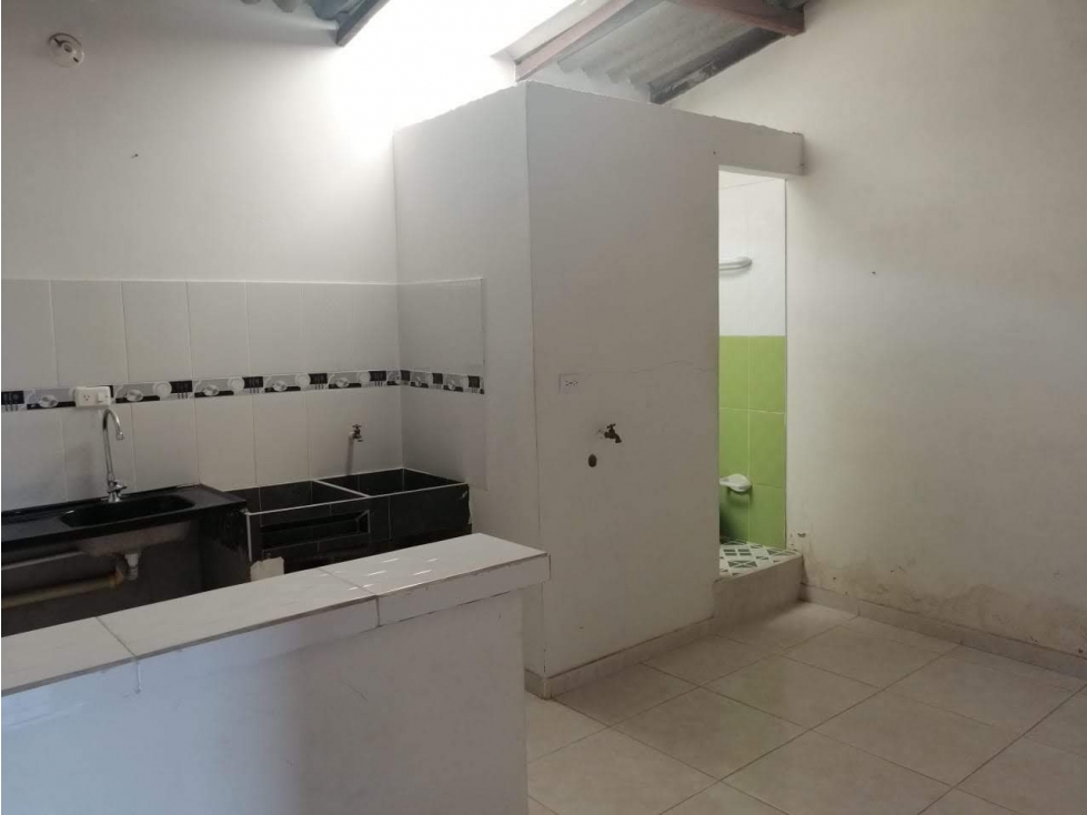 VENDO GRANDE CASA EN CHIGORODO CON APARTAMENTO Y LOCALES COMERCIALES