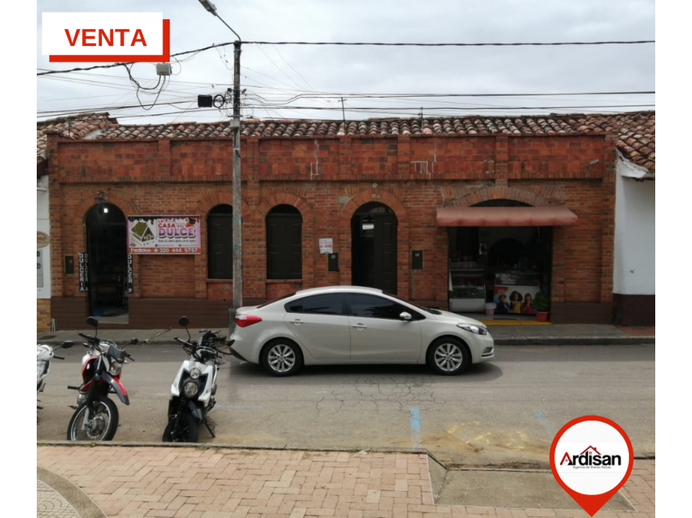 CASA  COLONIAL CENTRAL CON DOS LOCALES COMERCIALES  (325 M2)