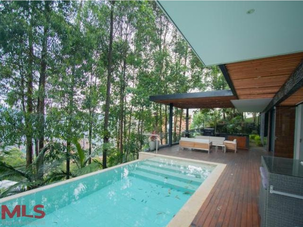 CASA EN VENTA LA CALERA MEDELLÍN