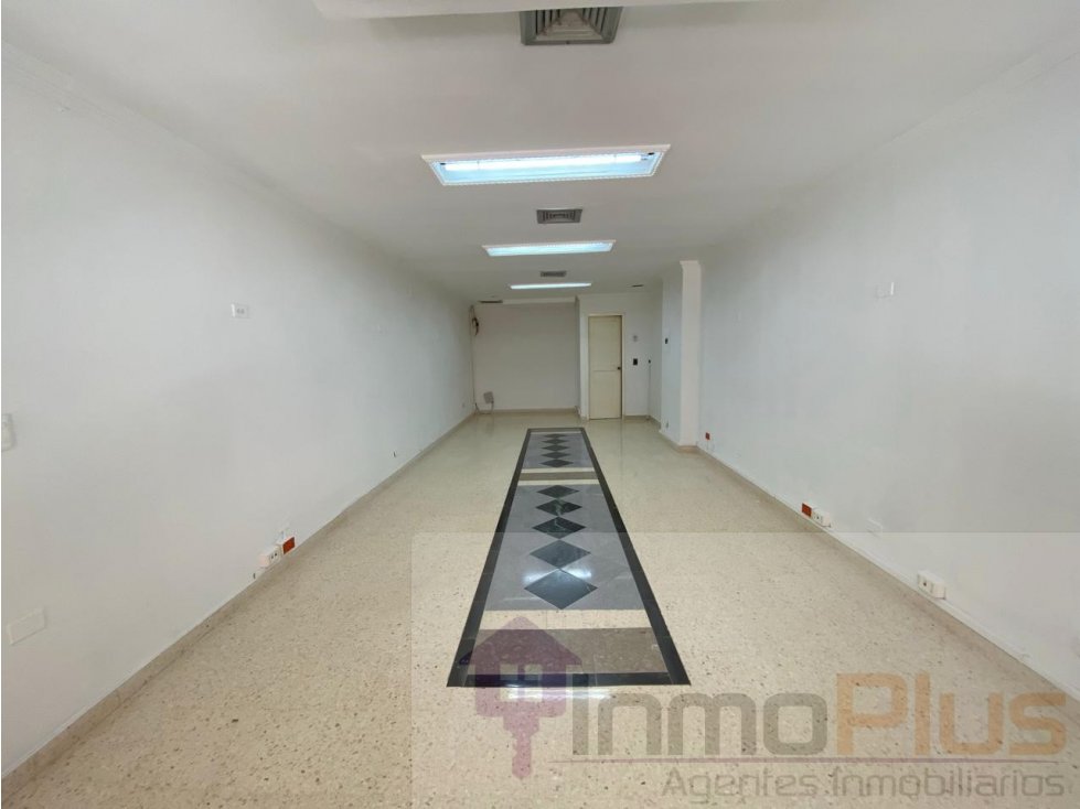 ARRIENDO OFICINA EN EL EDIFICIO LA TRIADA BARRIO CENTRO