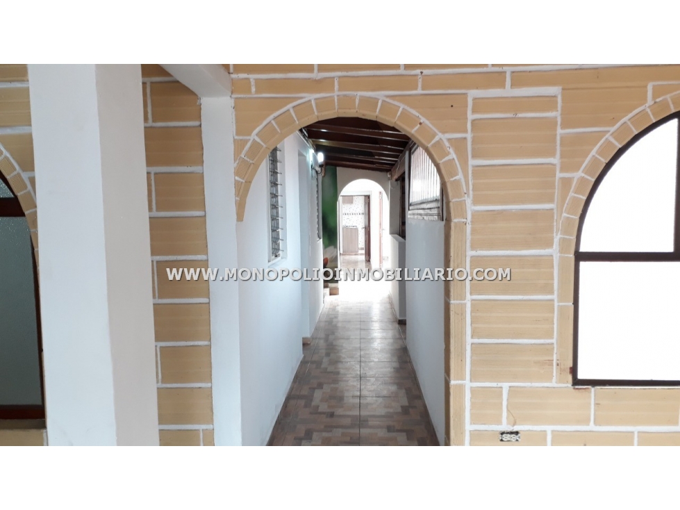 CASA BIFAMILIAR EN VENTA - SECTOR LA POLA, ROBLEDO COD: 22677