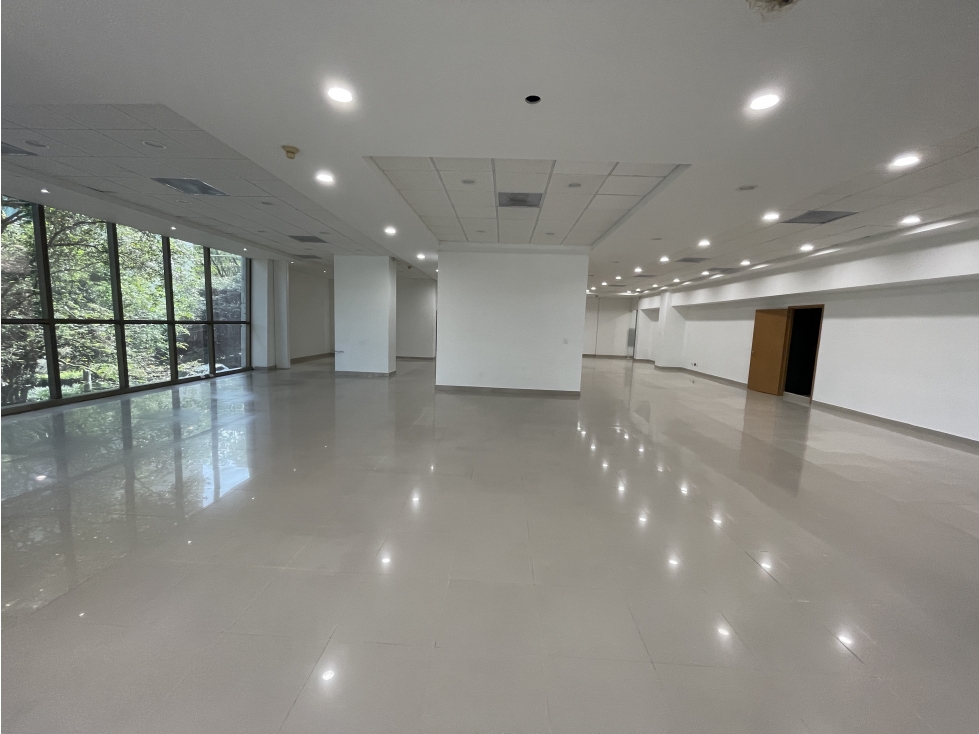 Arriendo Local En Milla de Oro - Medellín