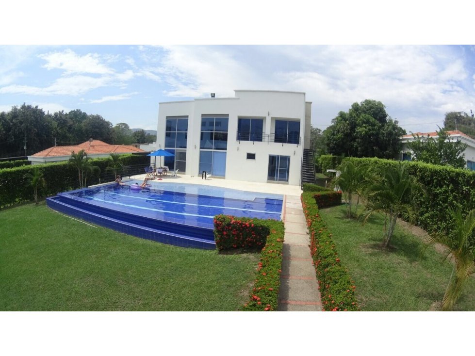 Venta Casa con Piscina Privada y Terraza en Girardot