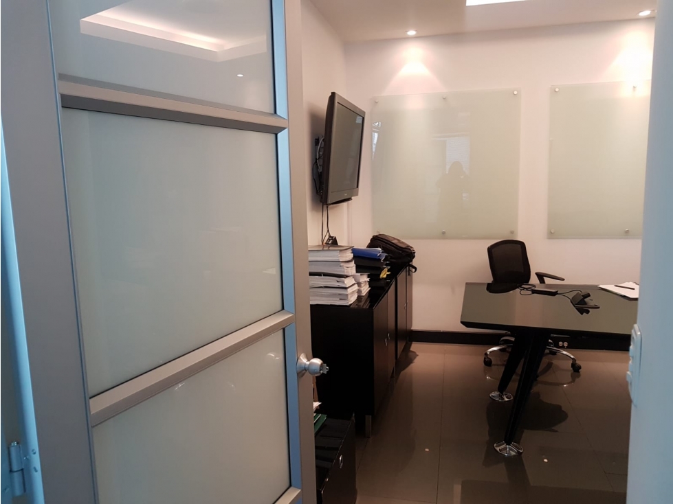 VENTA OFICINA  120M2 CHICO AMOBLADA