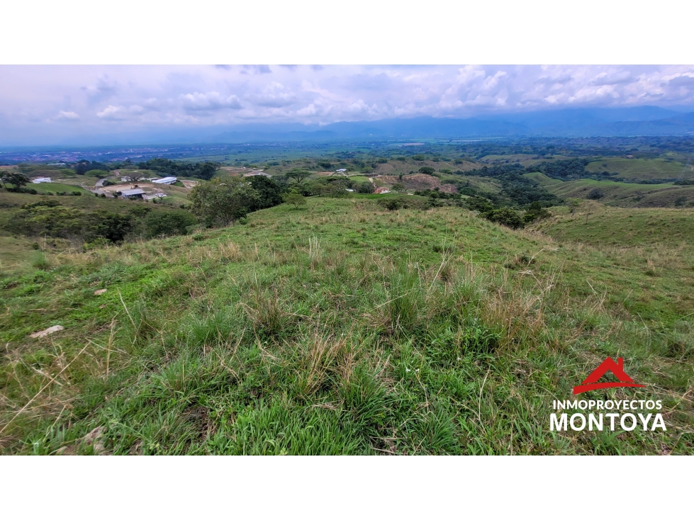 Finca suburbana en Cerritos sobre la vía Pereira-Cartago