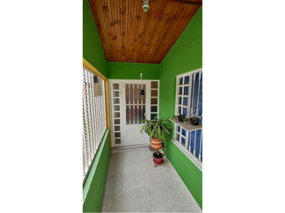 Vendo Casa en La Mesa Cundinamarca. A dos calles del parque principal