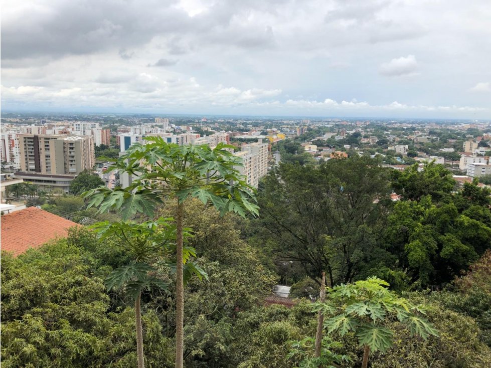 Excelente casa con lote menga