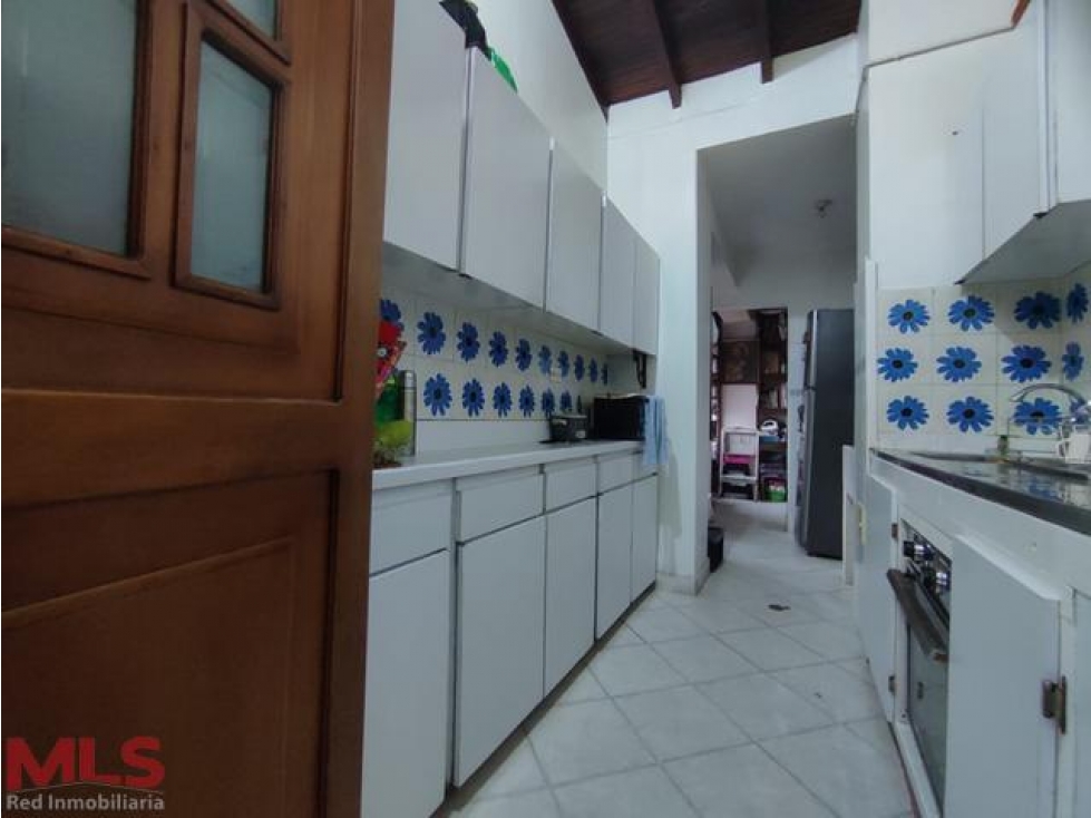 APARTAMENTO CON EXCELENTE UBICACIÓN / ENVIGADO(MLS#239621)