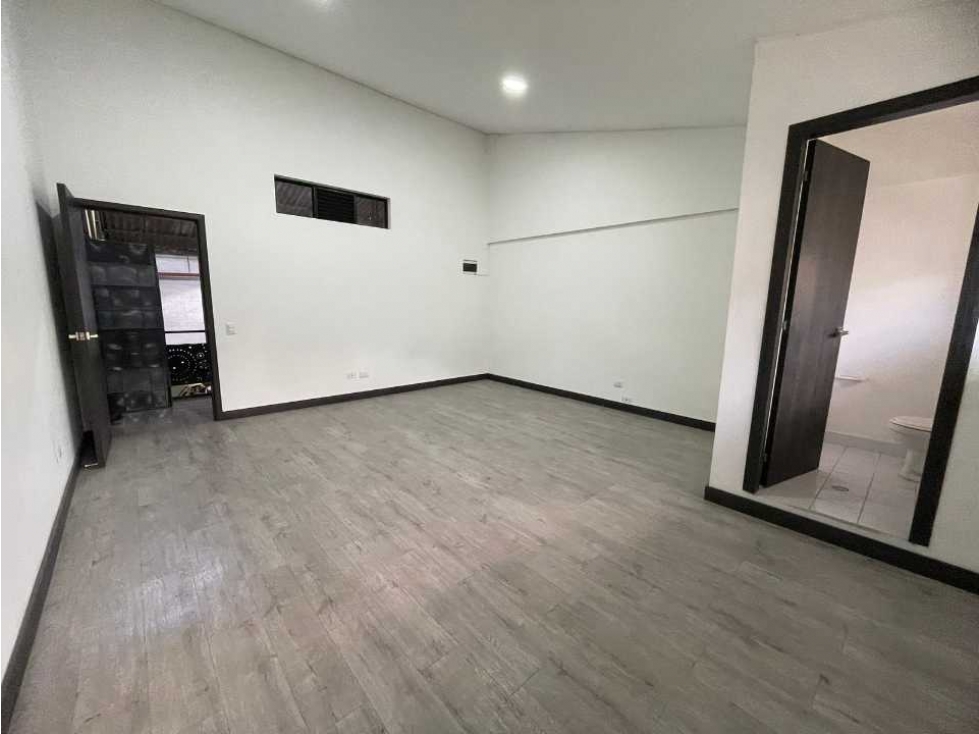 Arriendo Oficina en el Poblado, Medellín.