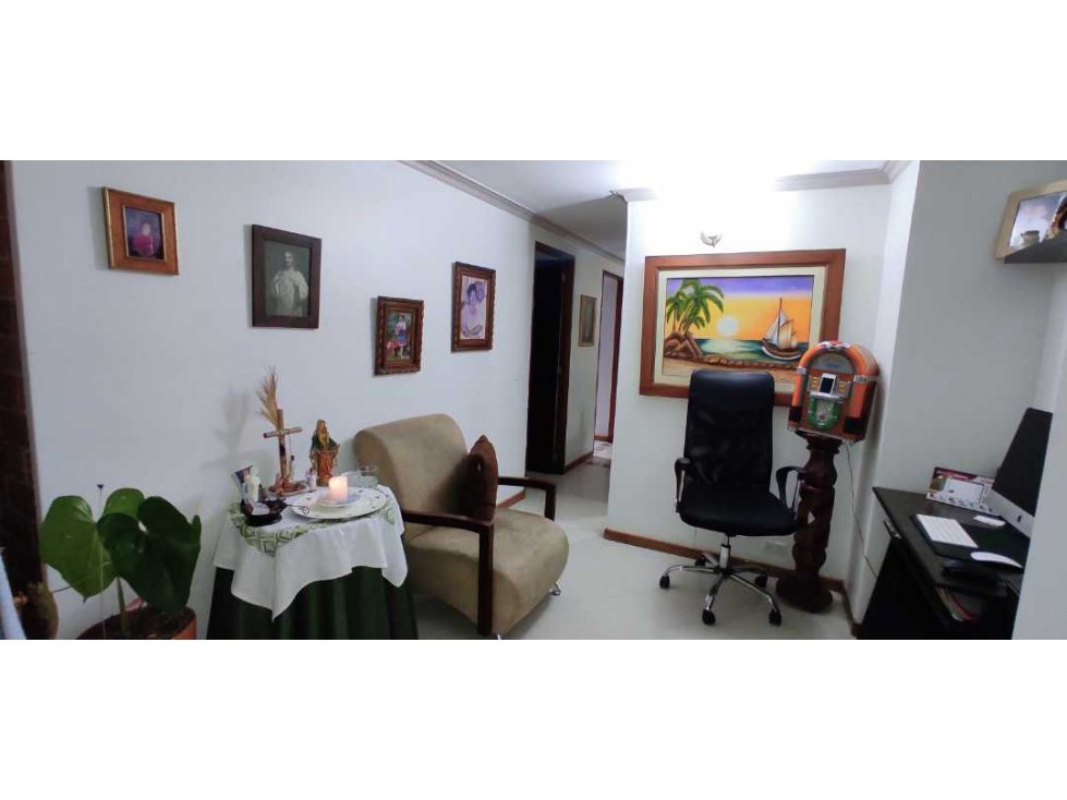 En venta Amplio apartamento en Laureles