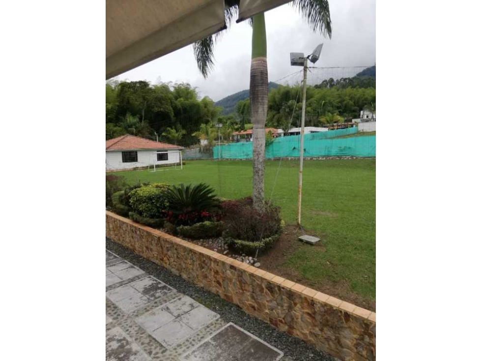 FINCA ALQUILER EN EL LAGO CALIMA CAPACIDAD HASTA 45 PERSONAS