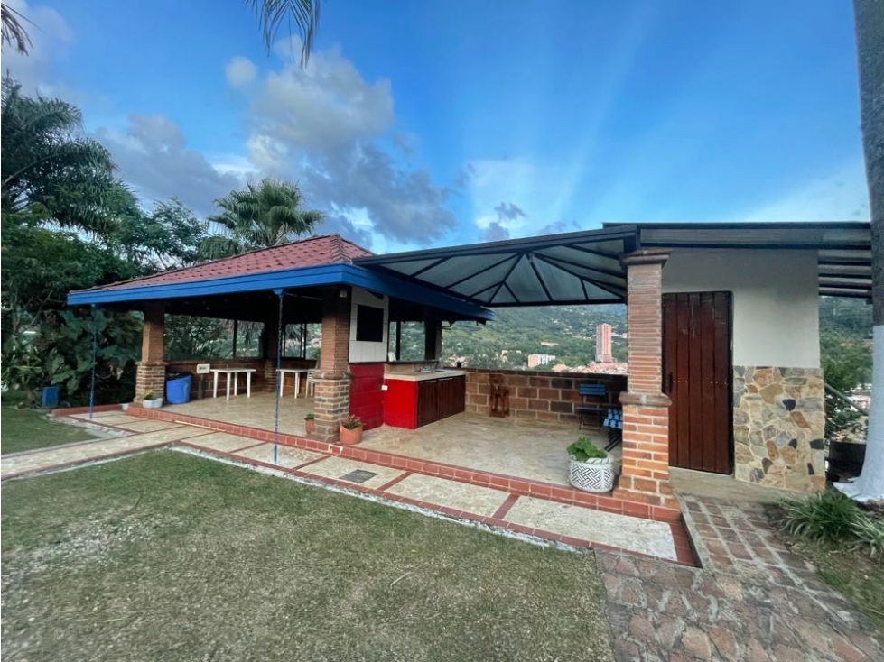 Finca en Parcelación Copacabana- Antioquia Con Vista al Pueblo