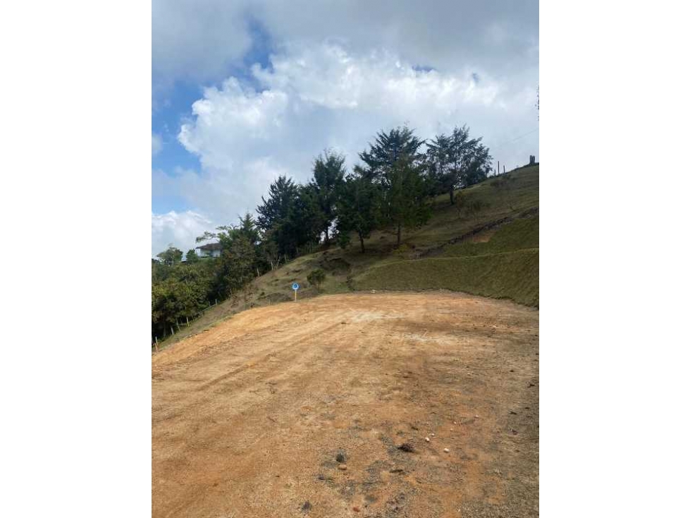 HERMOSOS LOTES EN VENTA CON ACCESO A LA REPRESA EN EL PEÑOL ANTIOQUIA.