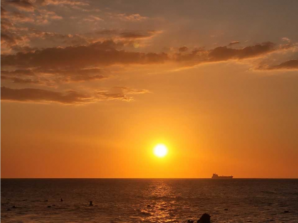 Lindo Apto frente al mar en primera linea