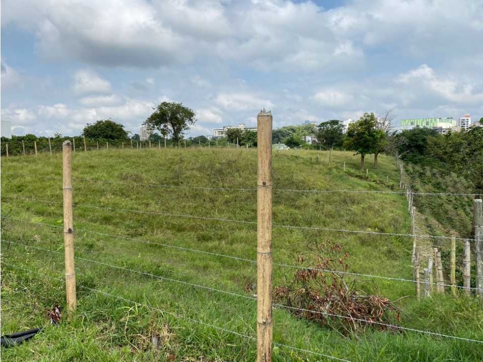 Lote sobre la Av. Centenario