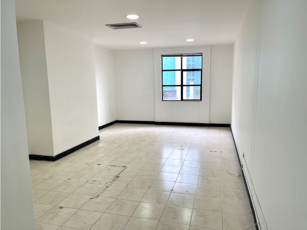 Oficina arriendo poblado Medellín 42 metros excelente ubicación