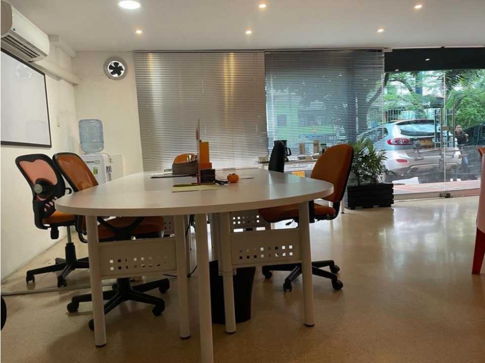 Se arrienda oficina 95m² en Poblado Manila