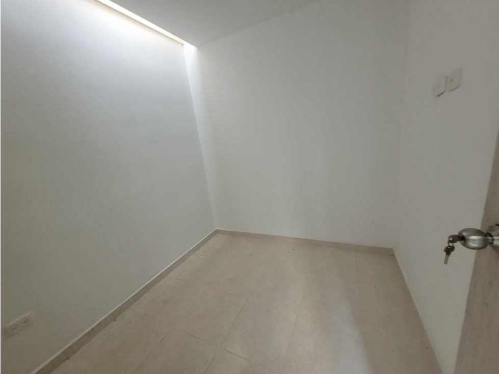 Se Vende apto vía condina, 3 habitaciones,  w baños, con parqueadero