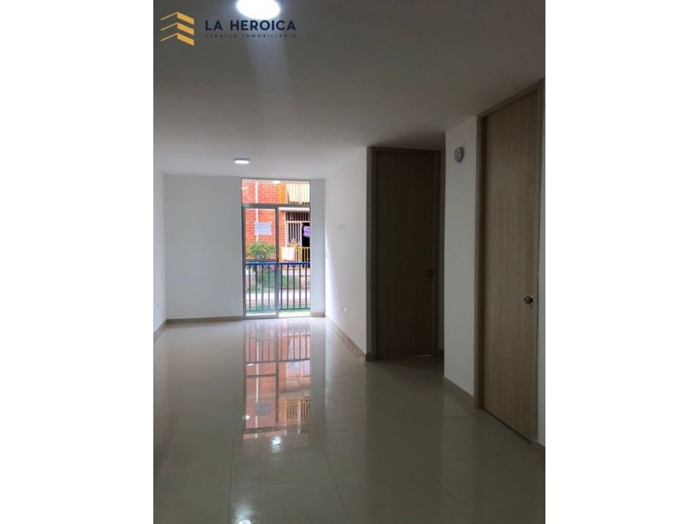 VENDEMOS APARTAMENTO EN PALMAS DE SALAMANCA