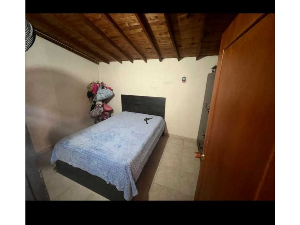 VENDO 2 CASAS 2 Y 3 PISO EN BARRIO CASTILLA MEDELLÍN