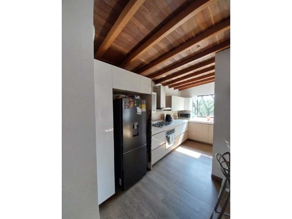 VENDO CASA AMPLIA TERCER PISO CON TERRAZA EN PEDREGAL MEDELLÍN