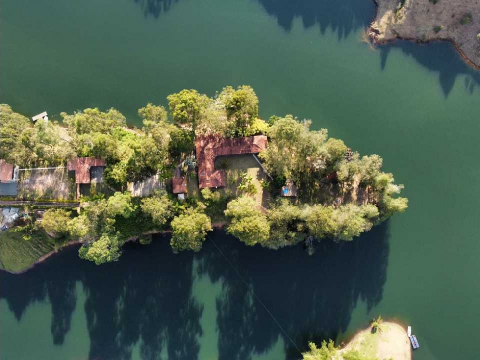 Vendo casa finca guatape Antioquia/desarrollo hotelero