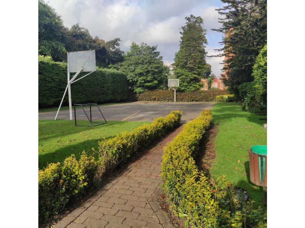 Vendo hermosa casa con terraza y balcones en Gratamira Bogotá