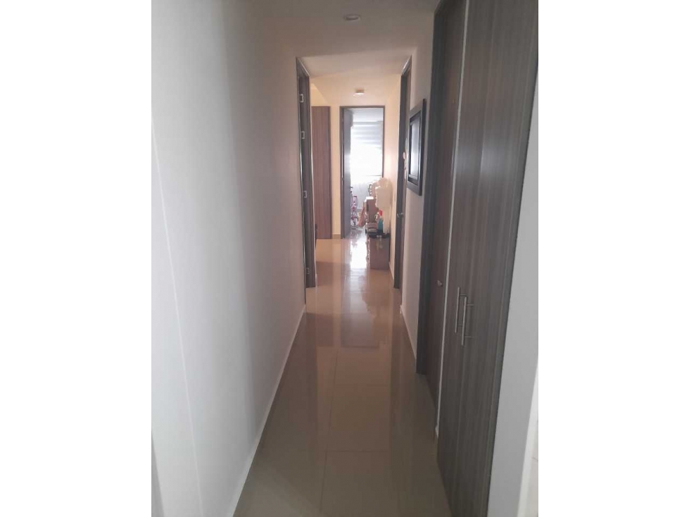 Vendo, La Castellana hermoso apartamento, piso alto lado sombra