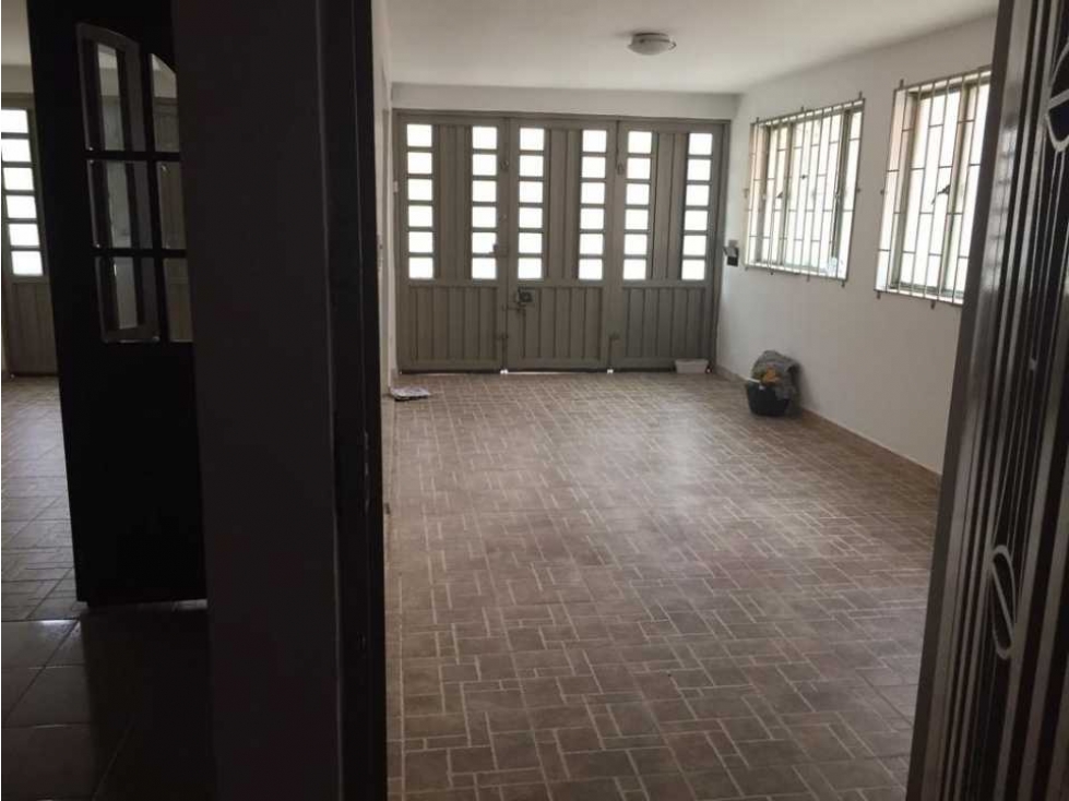 VENTA DE CASA RENTABLE EN ENGATIVA SANTA CECILIA ESQUINERA