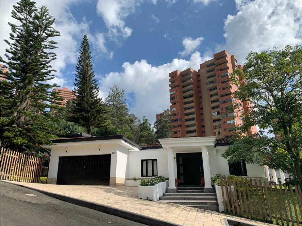 VENDO CASA CON PISCINA EN EL POBLADO