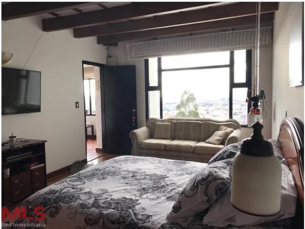 Zona tranquila, céntrica y con alto potencial.(MLS#236202)