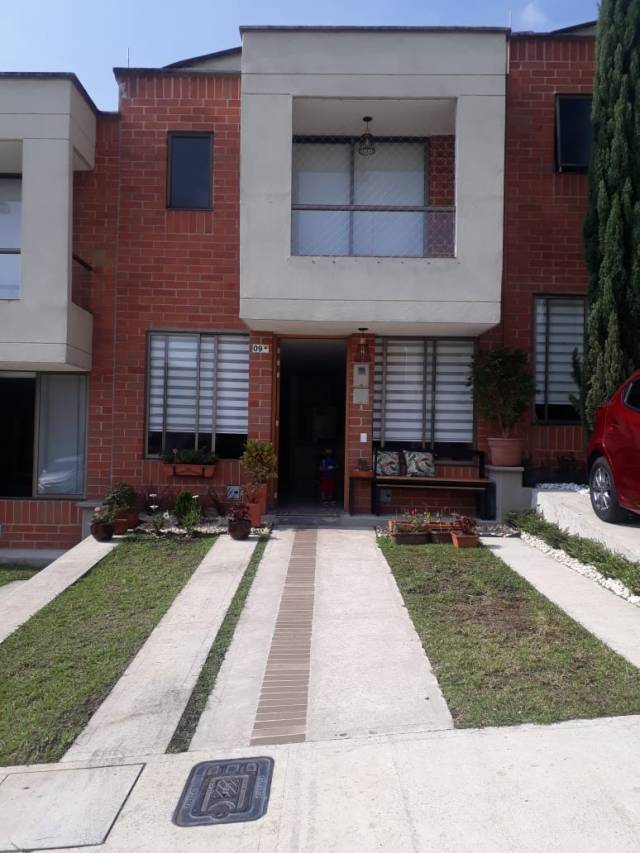 Casa En Unidad Cerrada En La Estrella En El Barrio Toledo