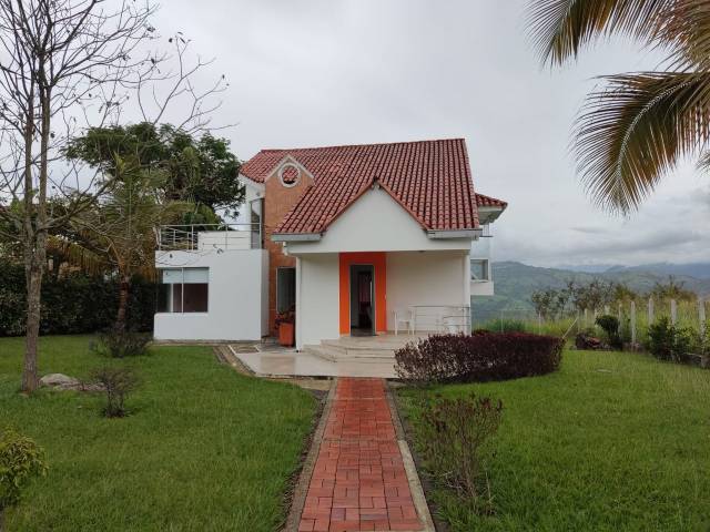 VENTA DE CASA CAMPESTRE EN CHINAUTA CONDOMINIO CAMPESTRE LAS PIRAMIDES